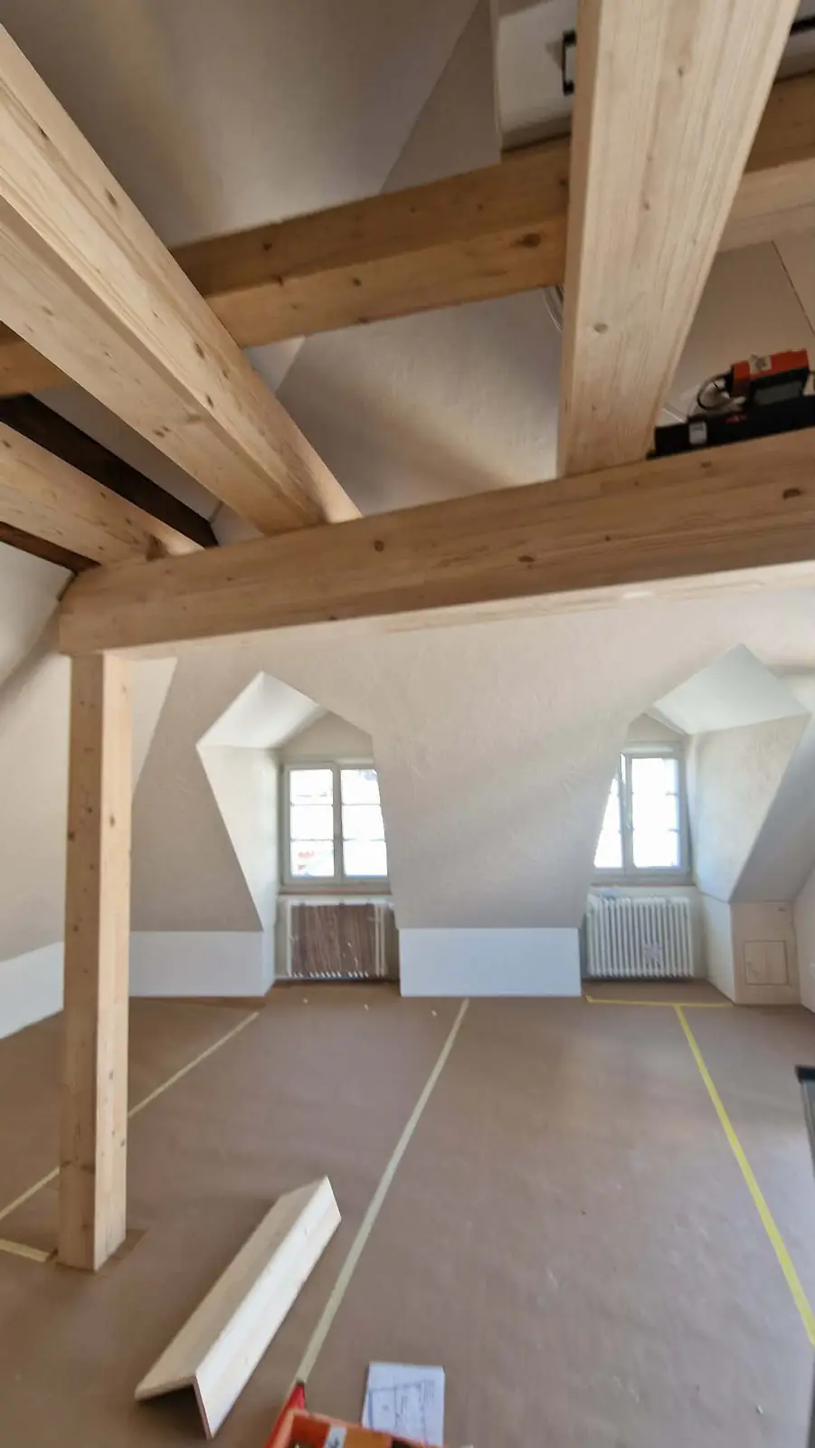Dachgeschoss mit Holzbalken